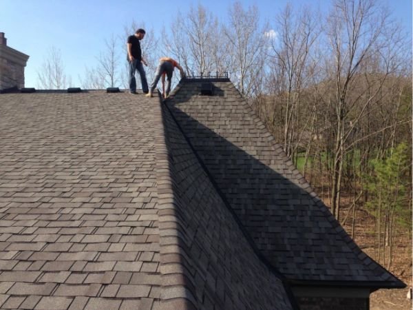 Signs You Need a Roof Replacement (Don’t Ignore These)